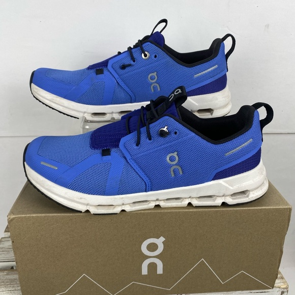 On Running Other - On Runninh Cloud Sky sneakers are lightweight, blue agile running shoes size Y6